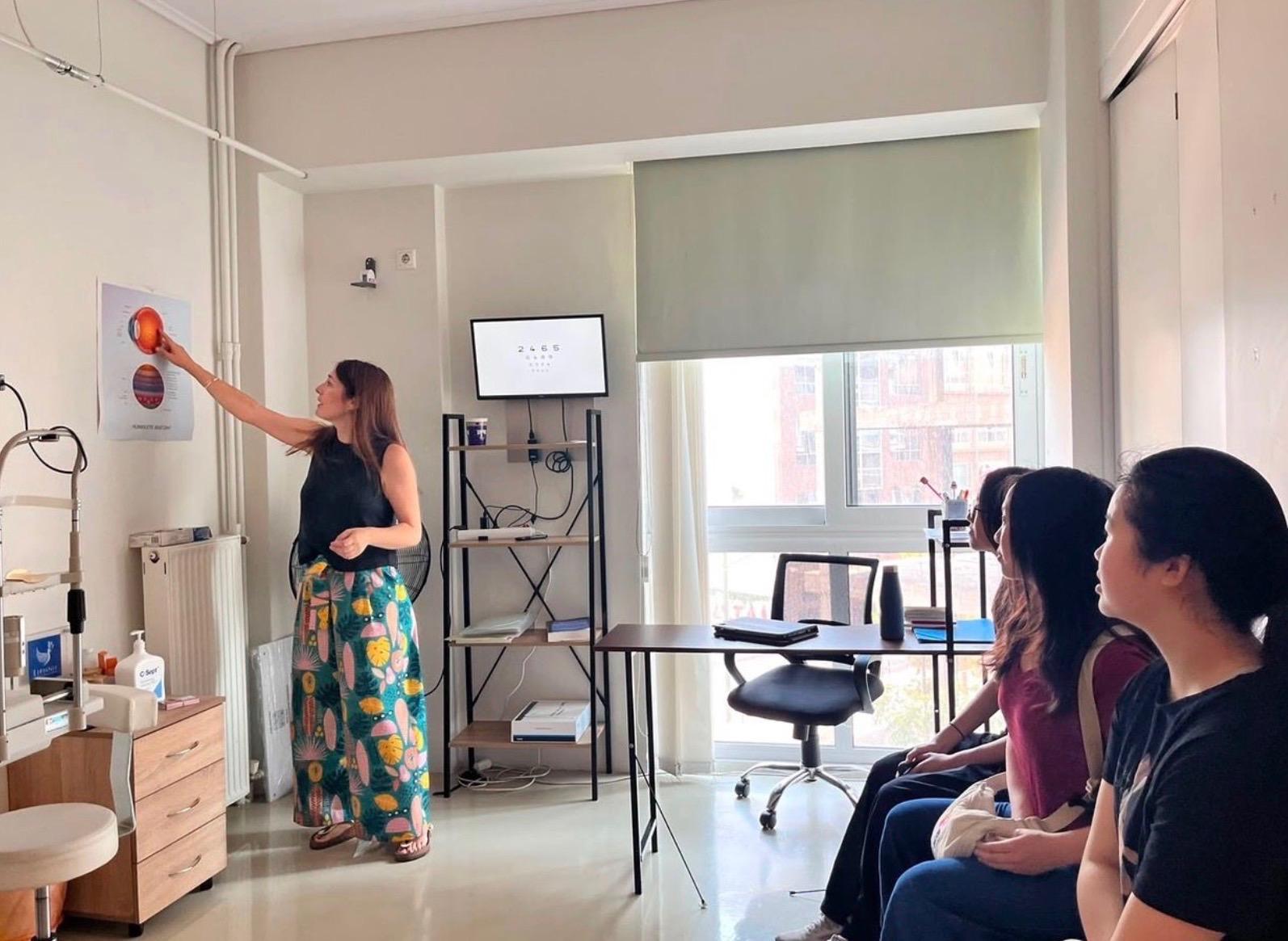 Clinical teaching session during the Global Brigades Greece brigade